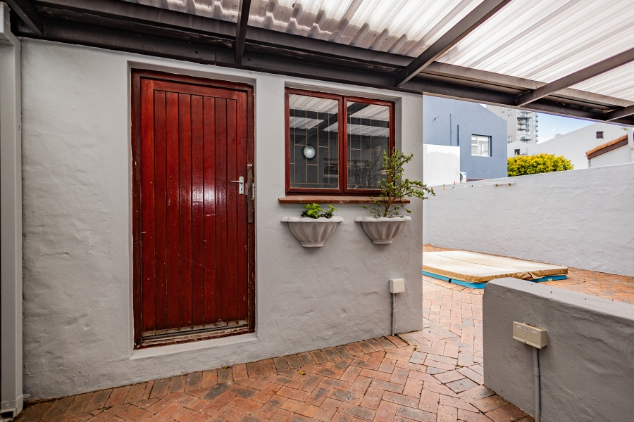 4 Bedroom Property for Sale in Bloubergrant Western Cape